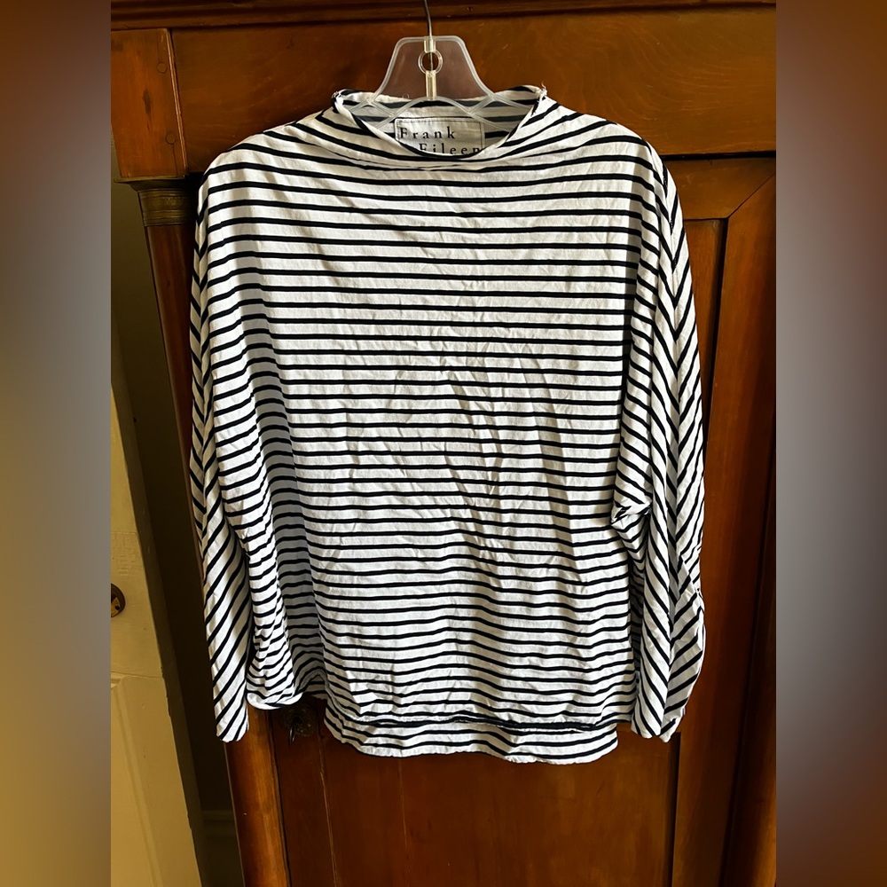 Frank & Eileen Effie top in British Navy/white stripe Sz S
